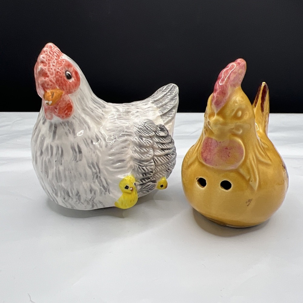 2‎ Vintage Ceramic Hen with Chicks & Rooster Pepper Shaker Hand Painted Chicken